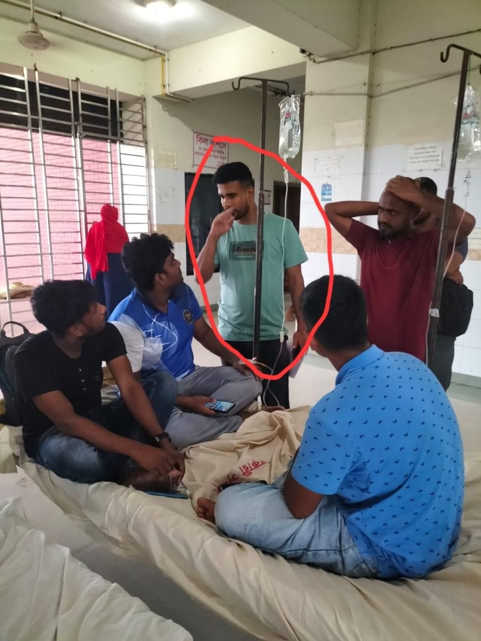 আহত শিক্ষার্থীর পাশে